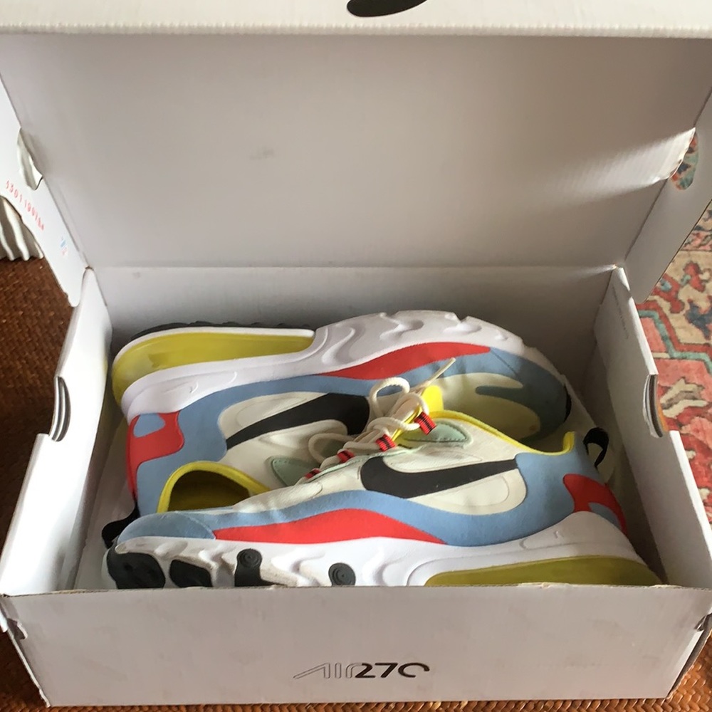 LIKE NEW- AIR MAX 270 REACT